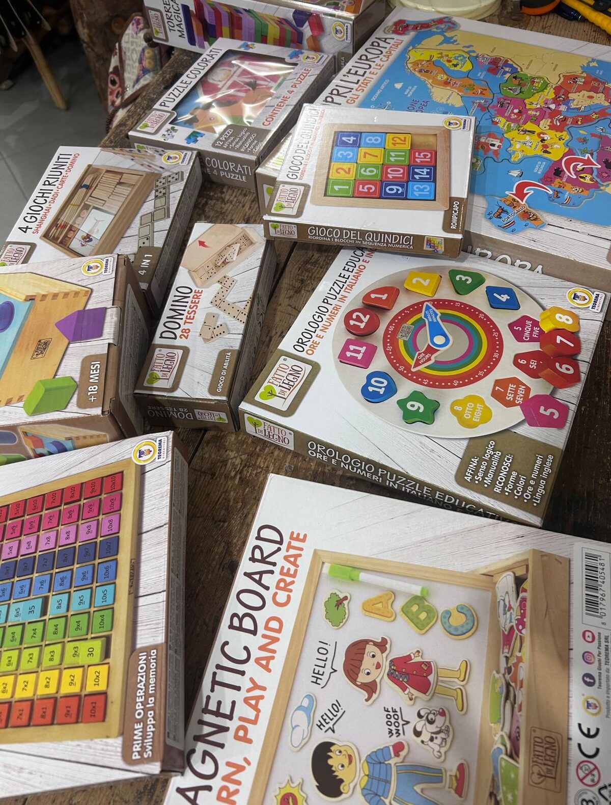 Giochi da tavolo e giochi educativi in legno per bambini