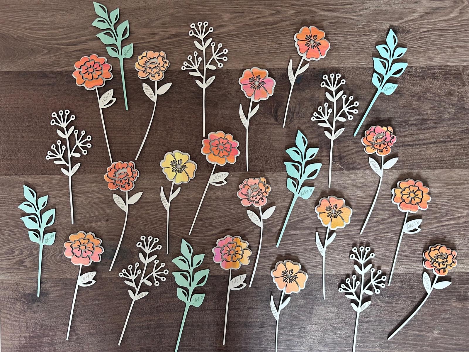 Fiori in legno finiti, dipinti a mano in tanti colori