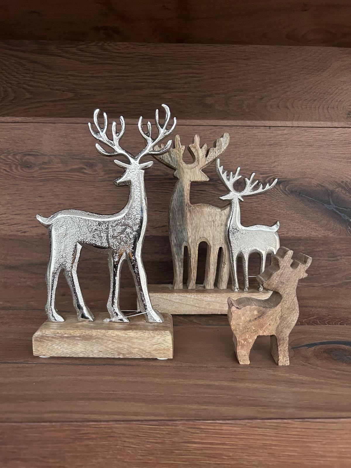 Decori in legno: cervi, cuori e stelle alpine