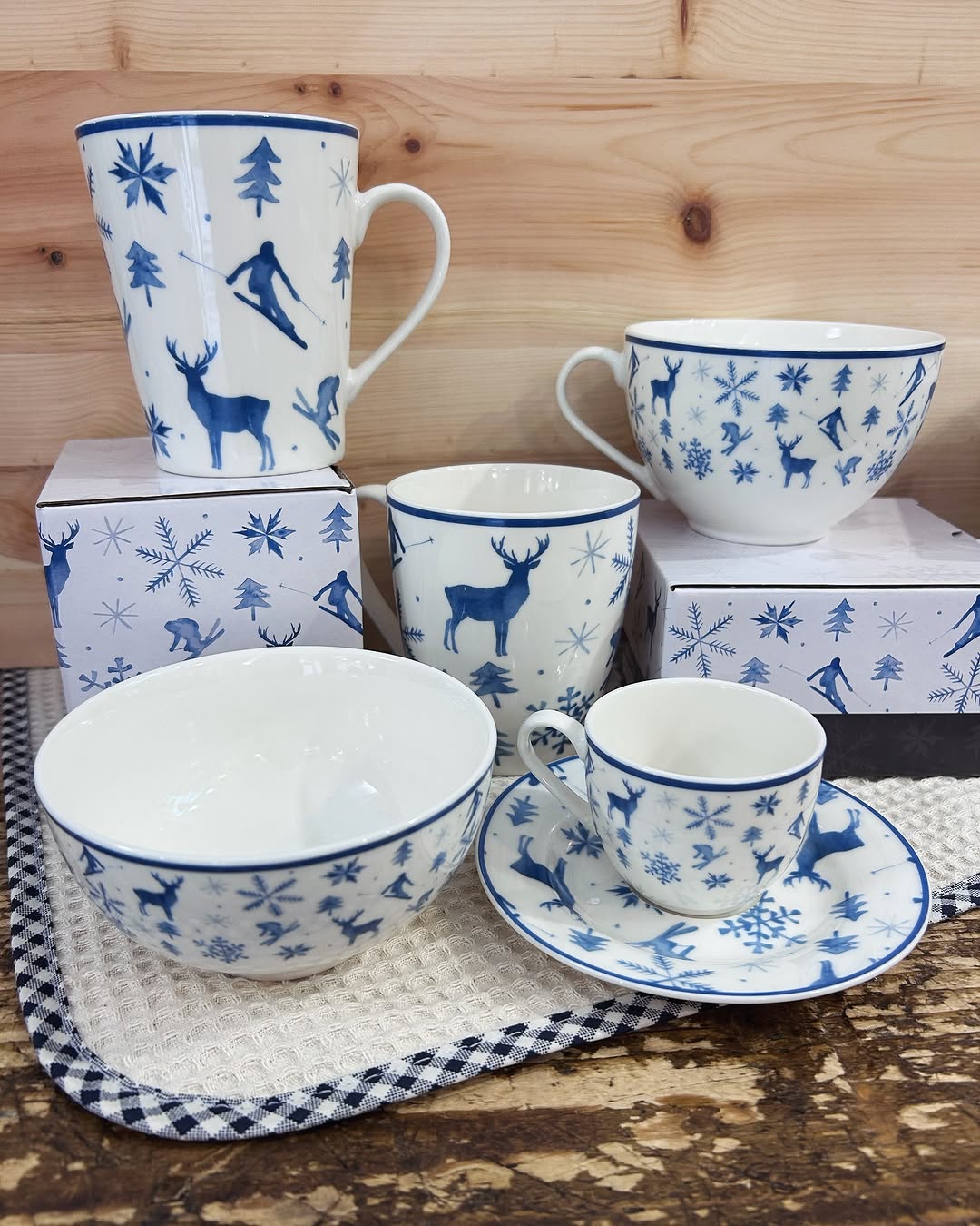Ceramiche con motivi alpini: tazze, ciotole e set